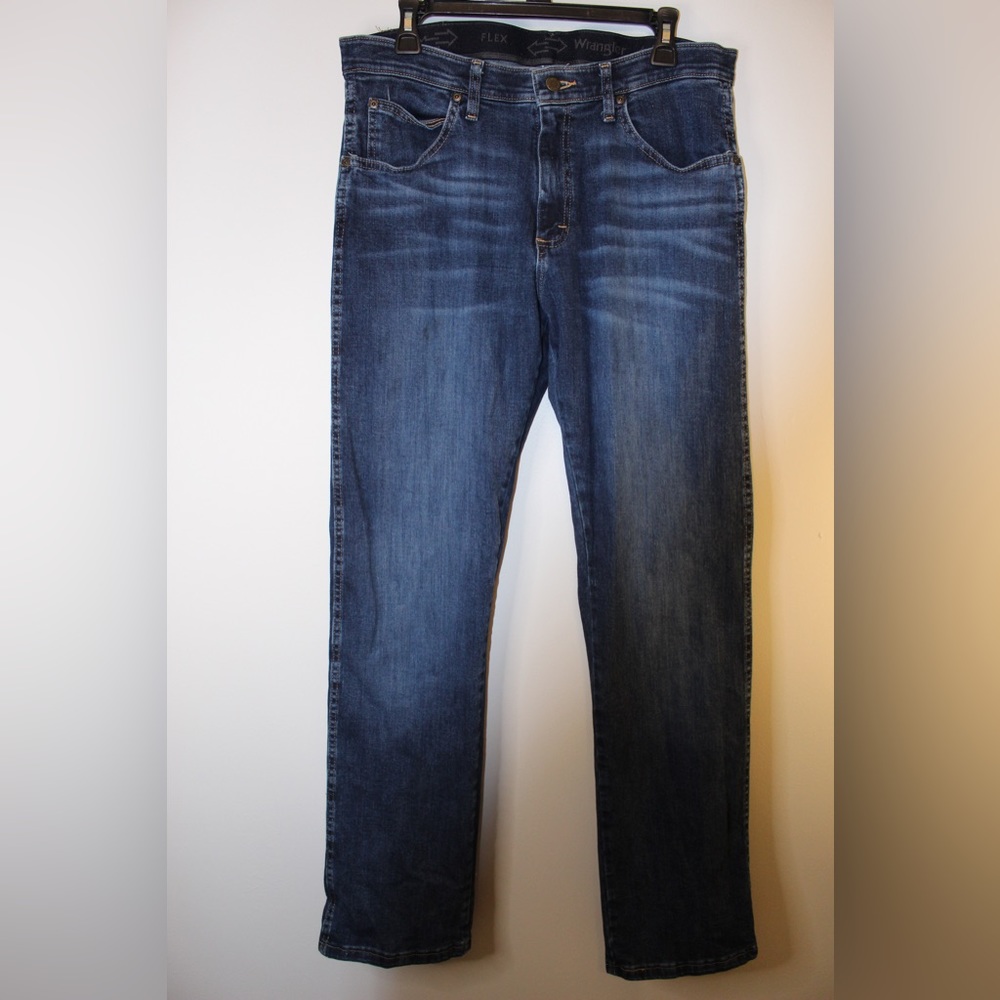 32x34 Mens dark wash wrangler jeans